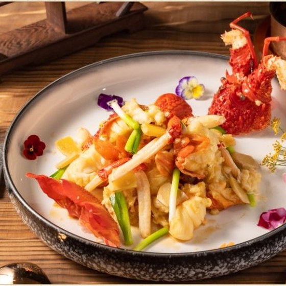 Live lobster with ginger and spring onion